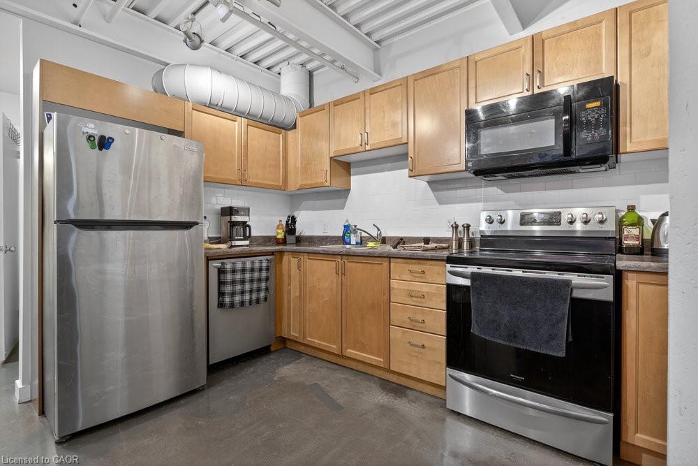 104-66 Bay Street S, Hamilton, ON - Indoor Photo Showing Kitchen