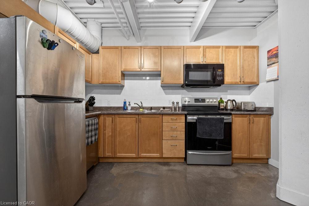 104-66 Bay Street S, Hamilton, ON - Indoor Photo Showing Kitchen