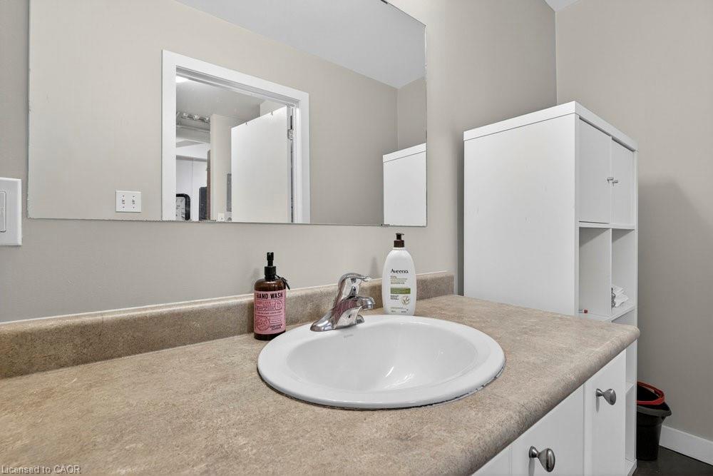 104-66 Bay Street S, Hamilton, ON - Indoor Photo Showing Bathroom