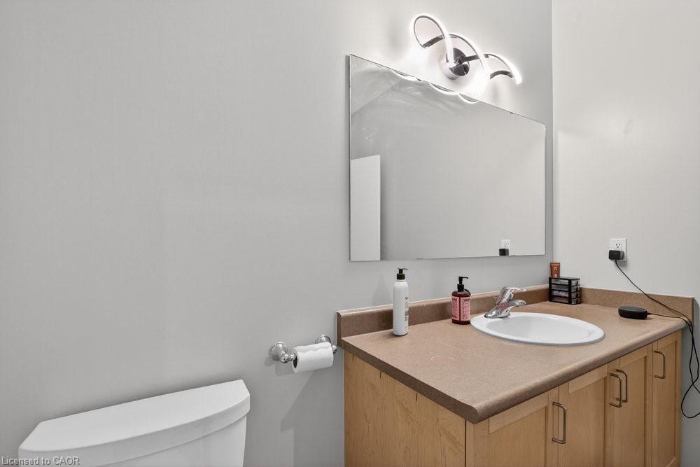 104-66 Bay Street S, Hamilton, ON - Indoor Photo Showing Bathroom