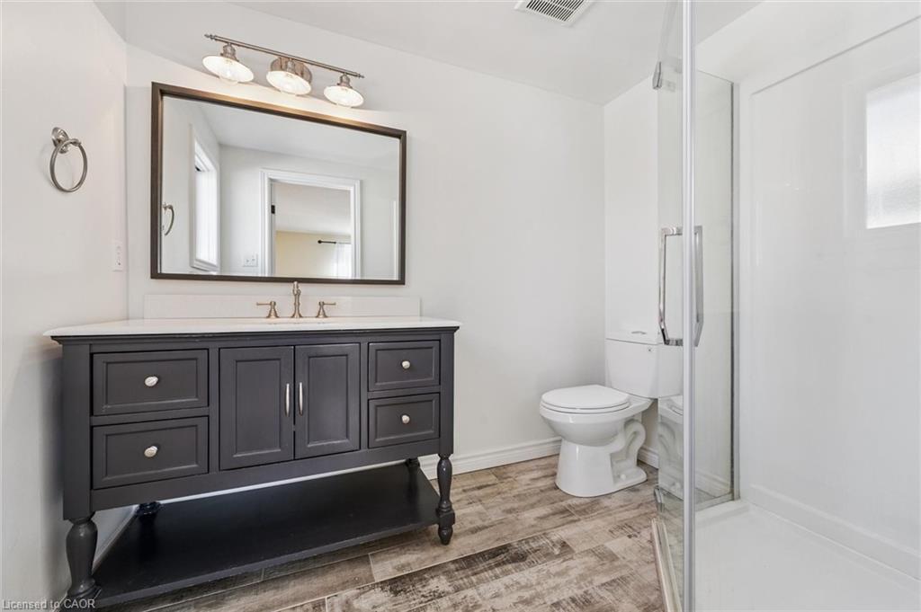 219 Elmira Road S, Guelph, ON - Indoor Photo Showing Bathroom