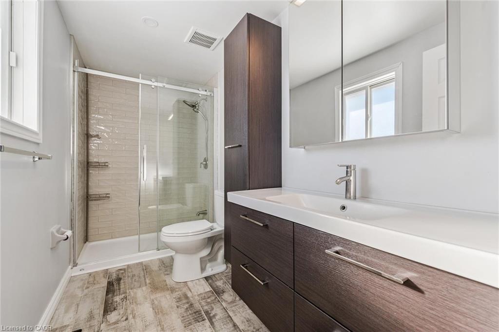 219 Elmira Road S, Guelph, ON - Indoor Photo Showing Bathroom