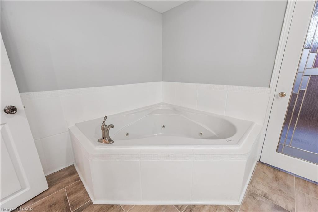 219 Elmira Road S, Guelph, ON - Indoor Photo Showing Bathroom