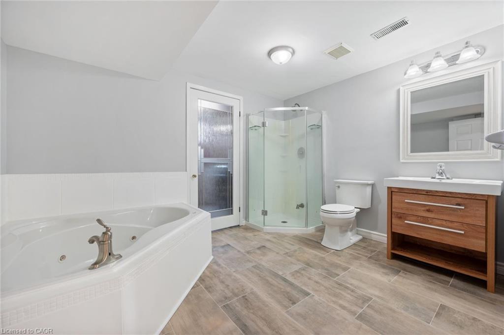 219 Elmira Road S, Guelph, ON - Indoor Photo Showing Bathroom