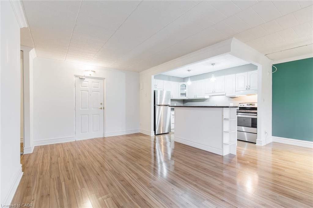 110-20 John Street, Grimsby, ON - Indoor Photo Showing Kitchen
