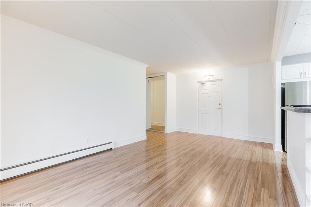 110-20 John Street, Grimsby, ON - Indoor Photo Showing Kitchen