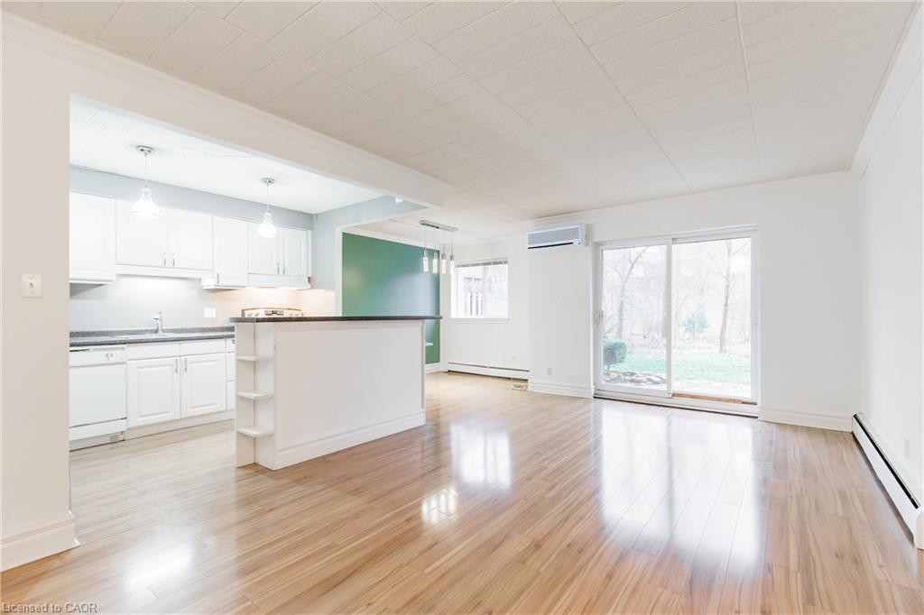 110-20 John Street, Grimsby, ON - Indoor Photo Showing Kitchen