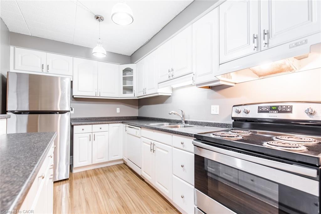 110-20 John Street, Grimsby, ON - Indoor Photo Showing Kitchen