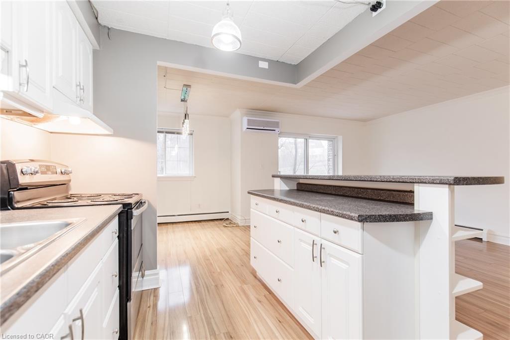 110-20 John Street, Grimsby, ON - Indoor Photo Showing Kitchen