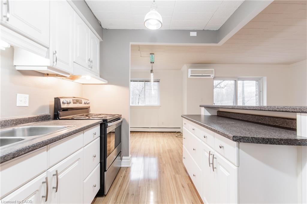110-20 John Street, Grimsby, ON - Indoor Photo Showing Kitchen