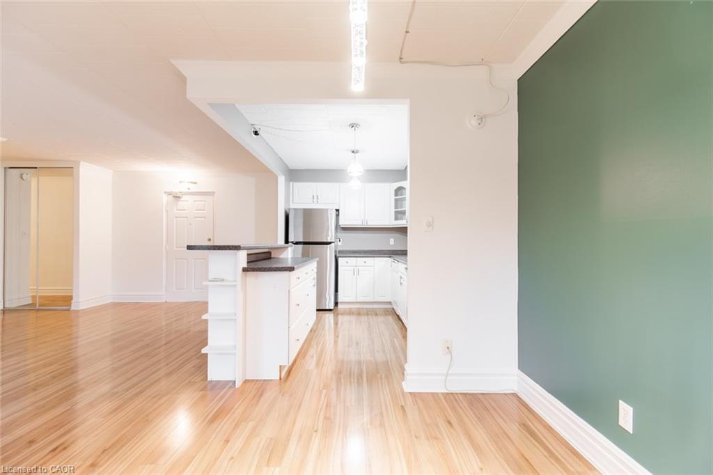 110-20 John Street, Grimsby, ON - Indoor Photo Showing Kitchen