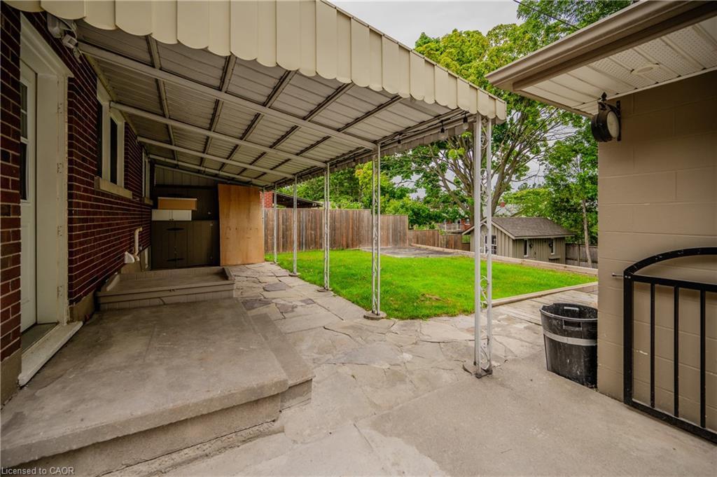 Upper-15 Edinburgh Road, Kitchener, ON - Outdoor With Exterior