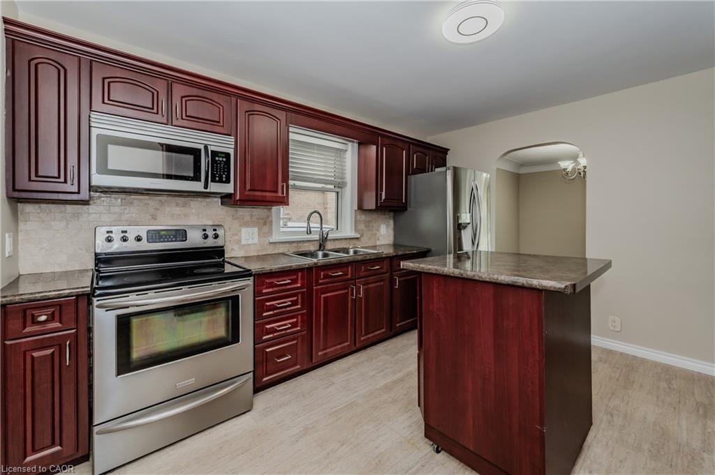 Upper-15 Edinburgh Road, Kitchener, ON - Indoor Photo Showing Kitchen With Double Sink