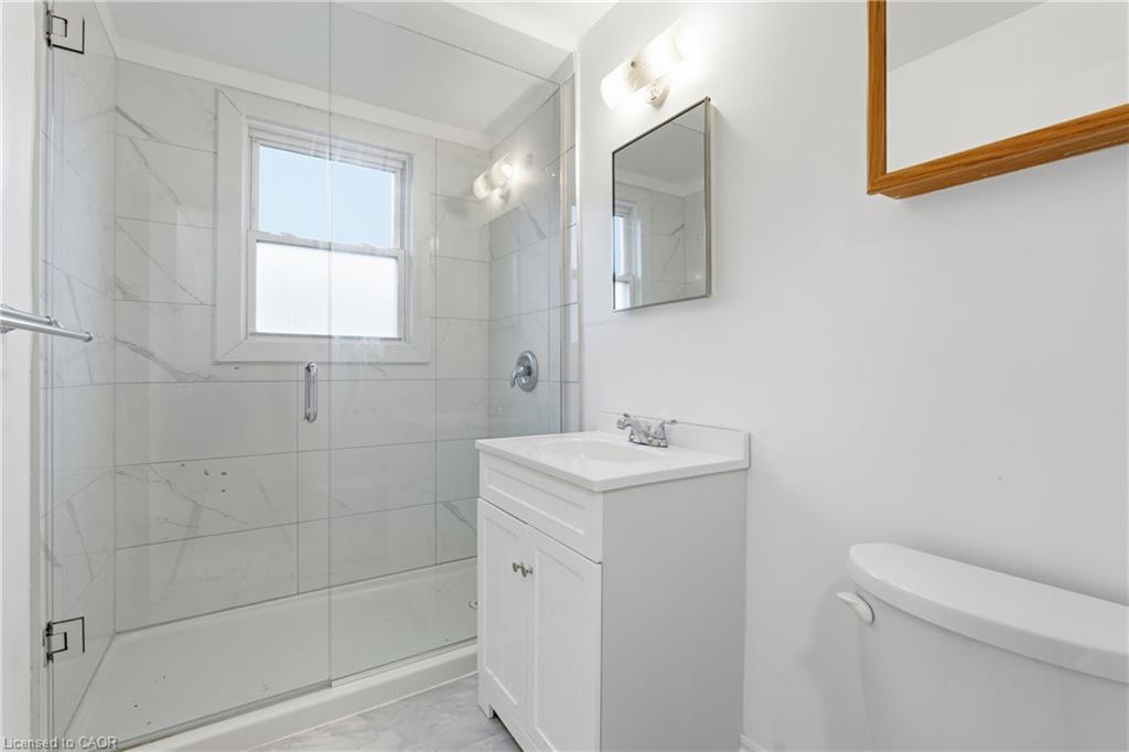 20 Thompson Avenue, Thorold, ON - Indoor Photo Showing Bathroom