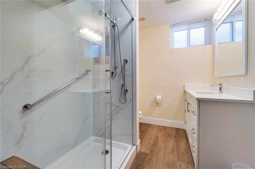 286 West 18Th Street, Hamilton, ON - Indoor Photo Showing Bathroom