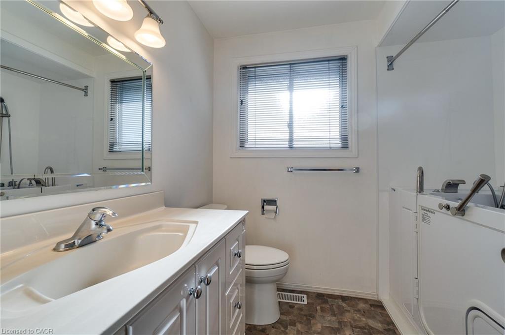 286 West 18Th Street, Hamilton, ON - Indoor Photo Showing Bathroom