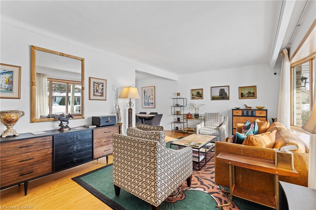 305 Centre Street, Niagara-On-The-Lake, ON - Indoor Photo Showing Living Room