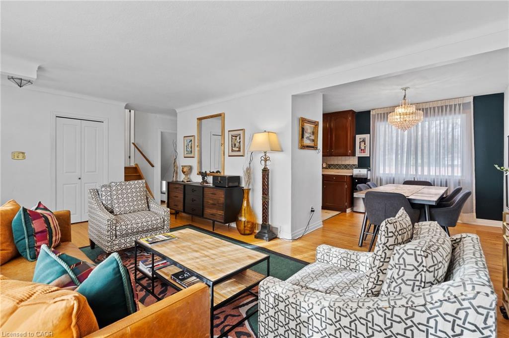 305 Centre Street, Niagara-On-The-Lake, ON - Indoor Photo Showing Living Room