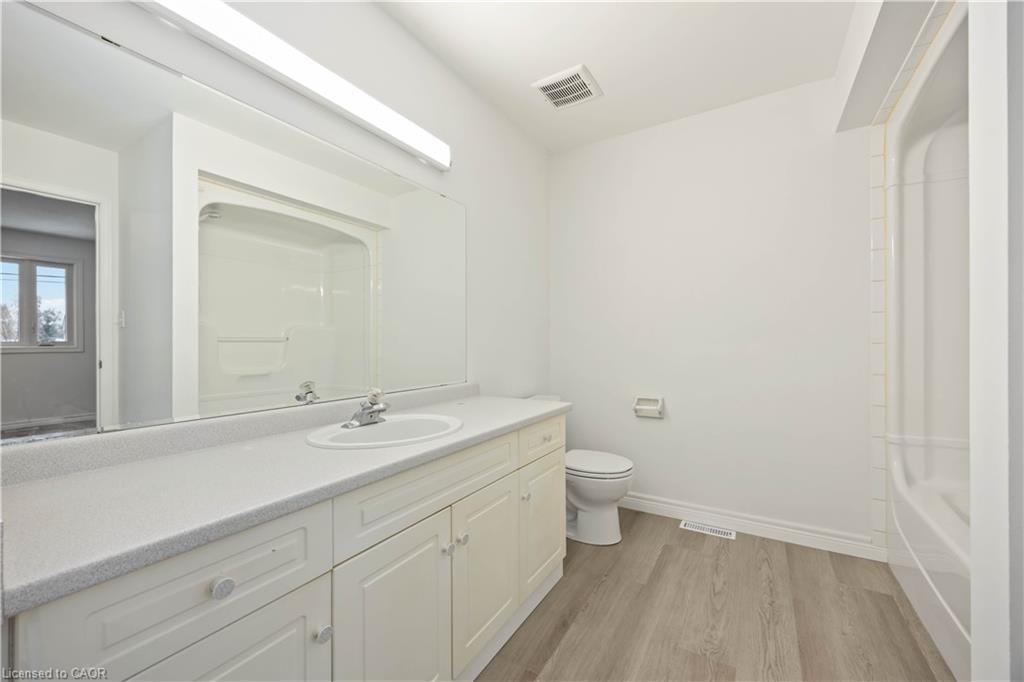 260-266 London Road, Sarnia, ON - Indoor Photo Showing Bathroom