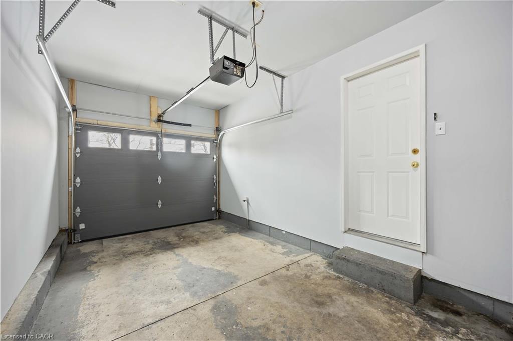 260-266 London Road, Sarnia, ON - Indoor Photo Showing Garage