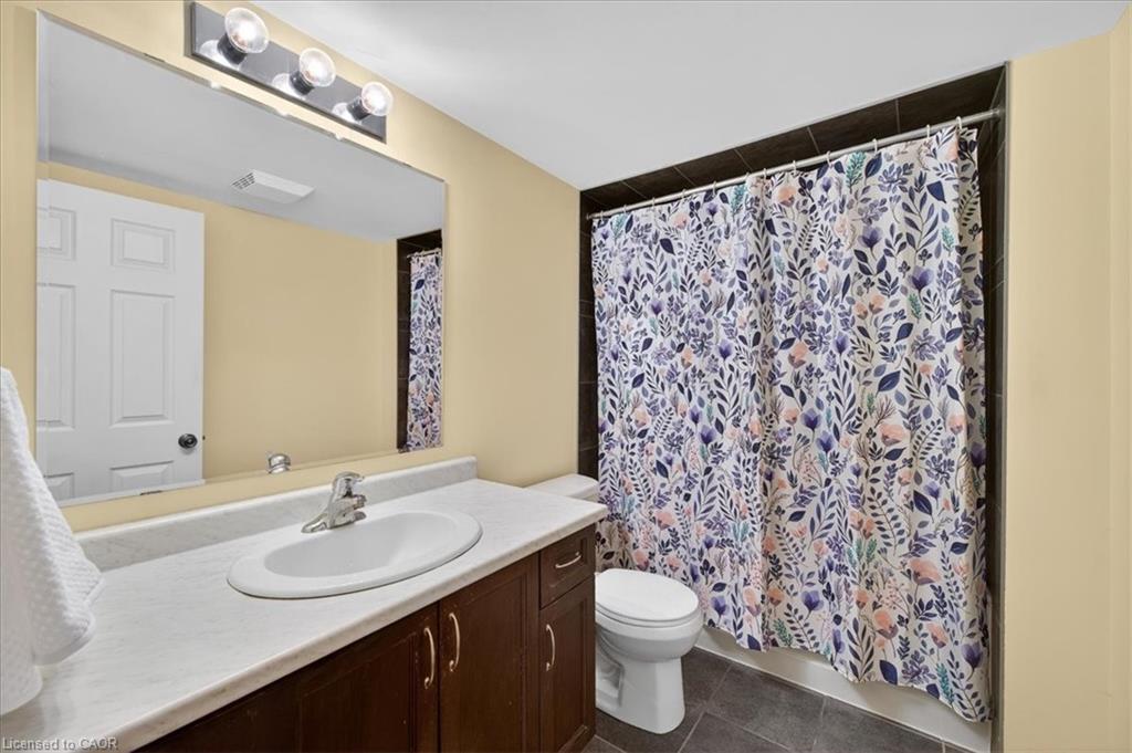 614B Woodlawn Road E, Guelph, ON - Indoor Photo Showing Bathroom