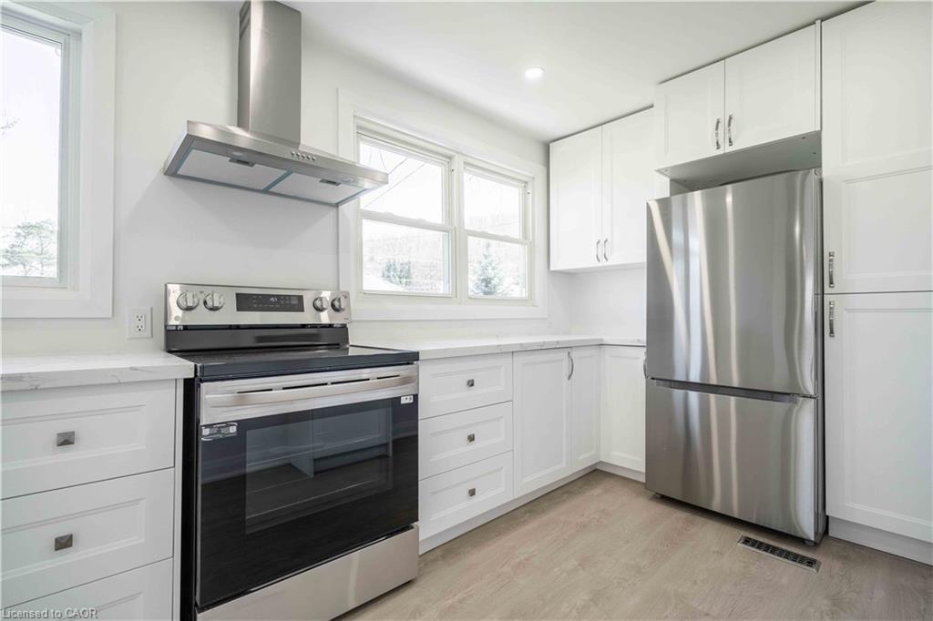 A-1 Hill Place, Hamilton, ON - Indoor Photo Showing Kitchen