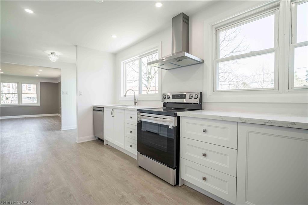 A-1 Hill Place, Hamilton, ON - Indoor Photo Showing Kitchen