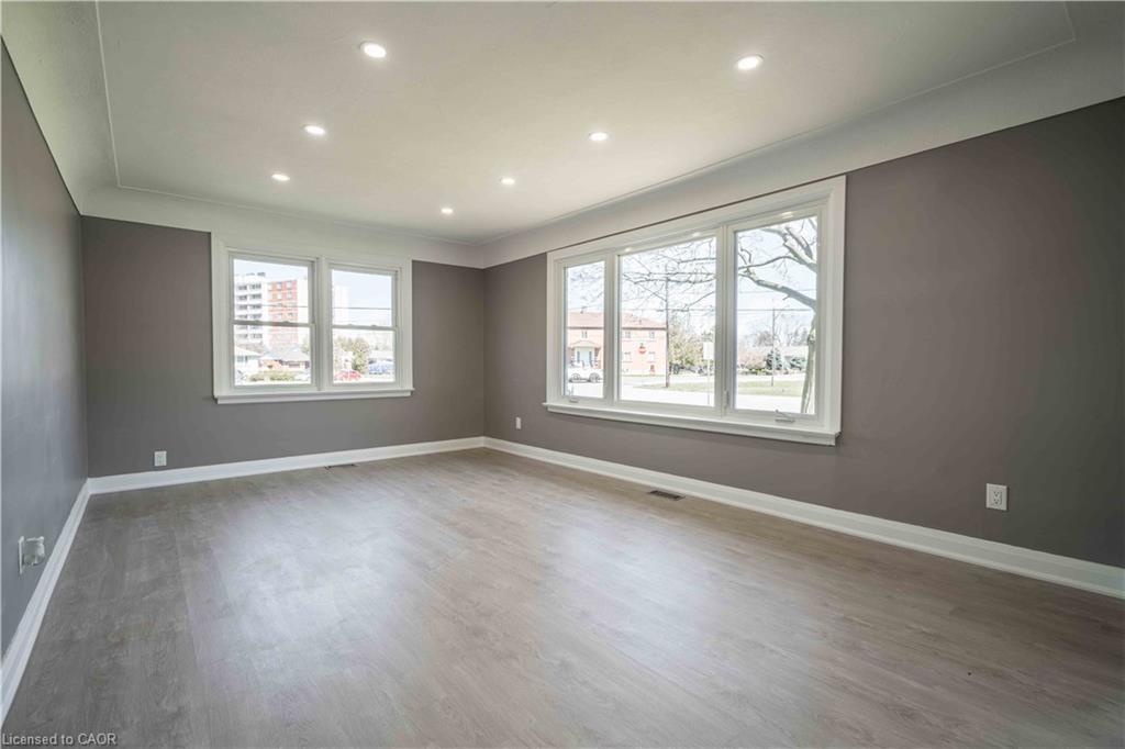 A-1 Hill Place, Hamilton, ON - Indoor Photo Showing Other Room