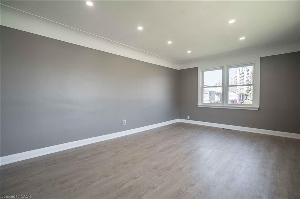 A-1 Hill Place, Hamilton, ON - Indoor Photo Showing Other Room