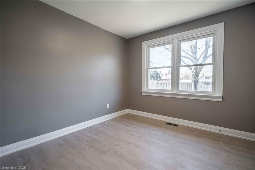 A-1 Hill Place, Hamilton, ON - Indoor Photo Showing Other Room