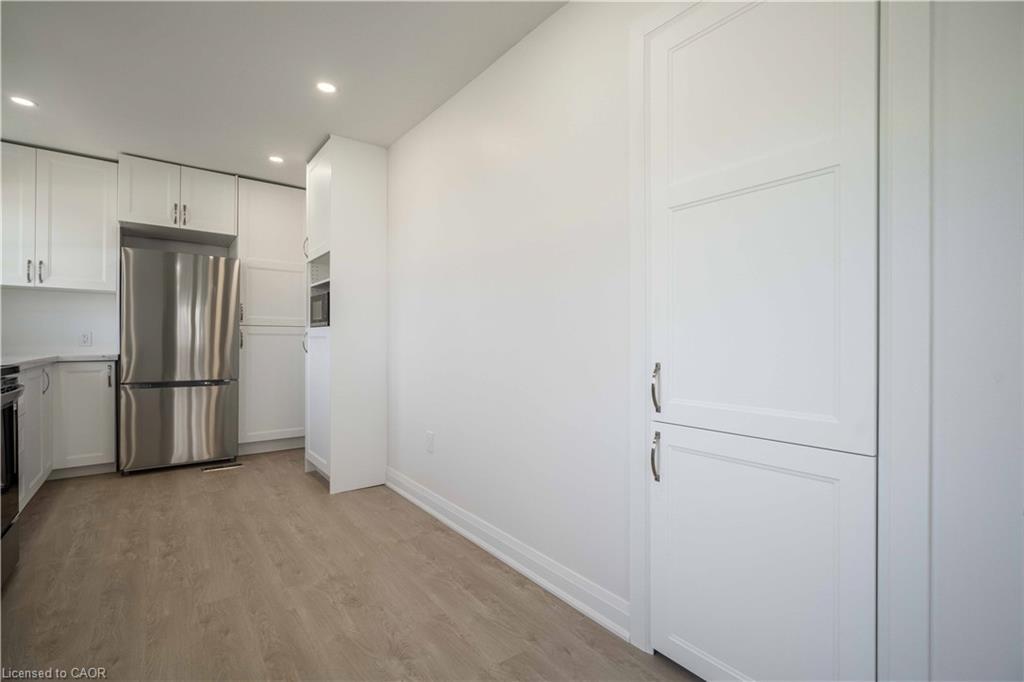 A-1 Hill Place, Hamilton, ON - Indoor Photo Showing Kitchen