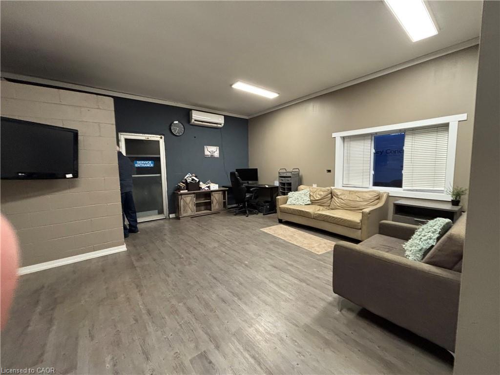 802-806 Highway 20, Pelham, ON