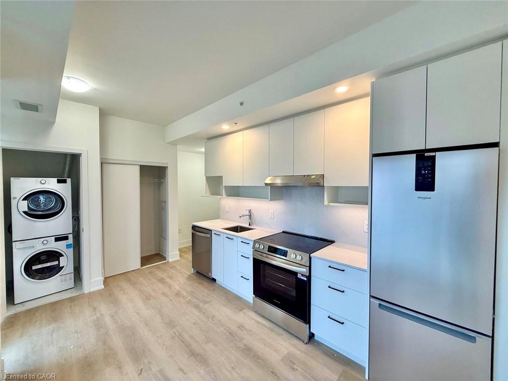 708-206 King Street W, Hamilton, ON - Indoor Photo Showing Kitchen
