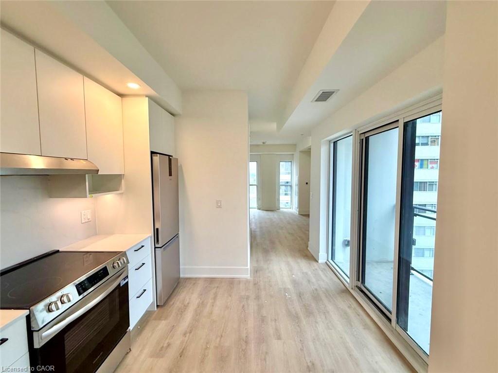708-206 King Street W, Hamilton, ON - Indoor Photo Showing Kitchen