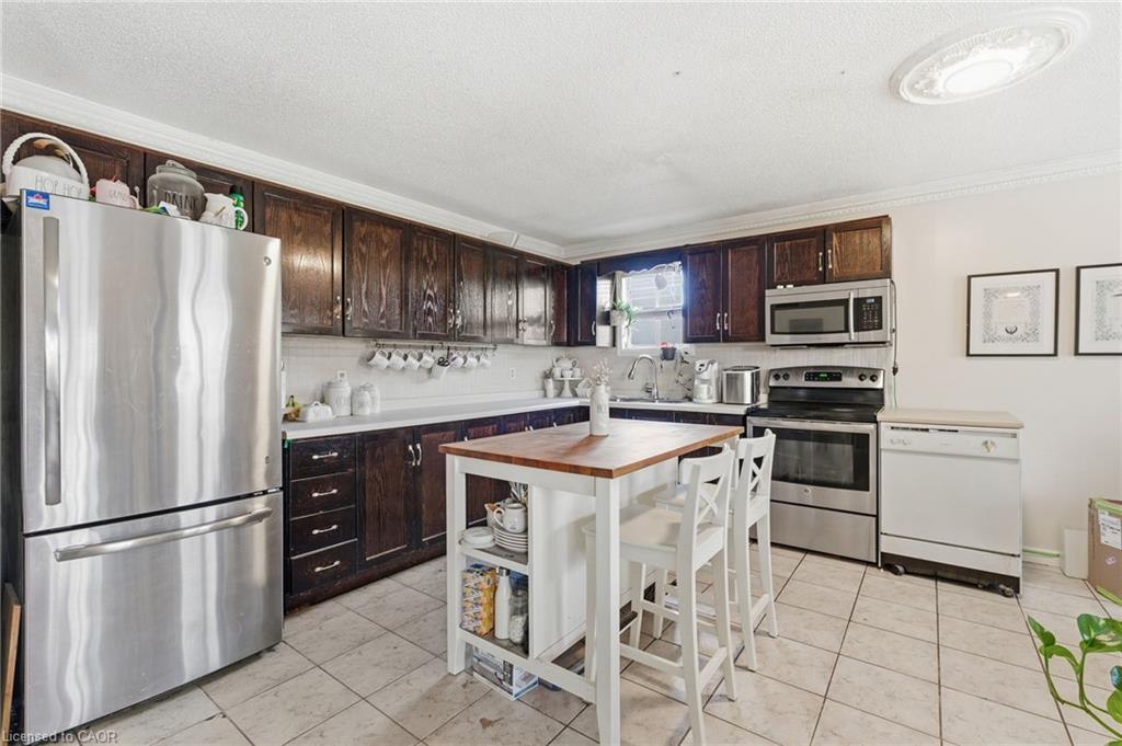 505 Wellington Street N, Hamilton, ON - Indoor Photo Showing Kitchen