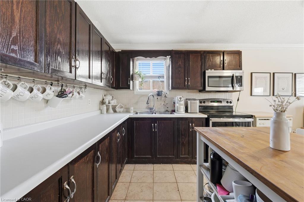 505 Wellington Street N, Hamilton, ON - Indoor Photo Showing Kitchen