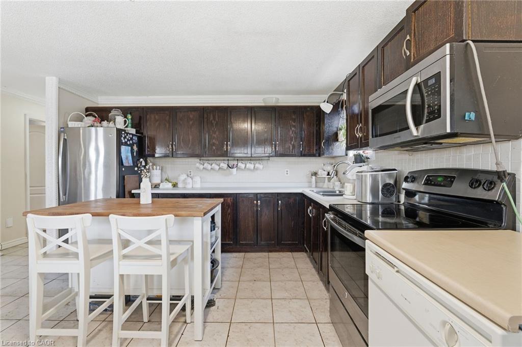 505 Wellington Street N, Hamilton, ON - Indoor Photo Showing Kitchen