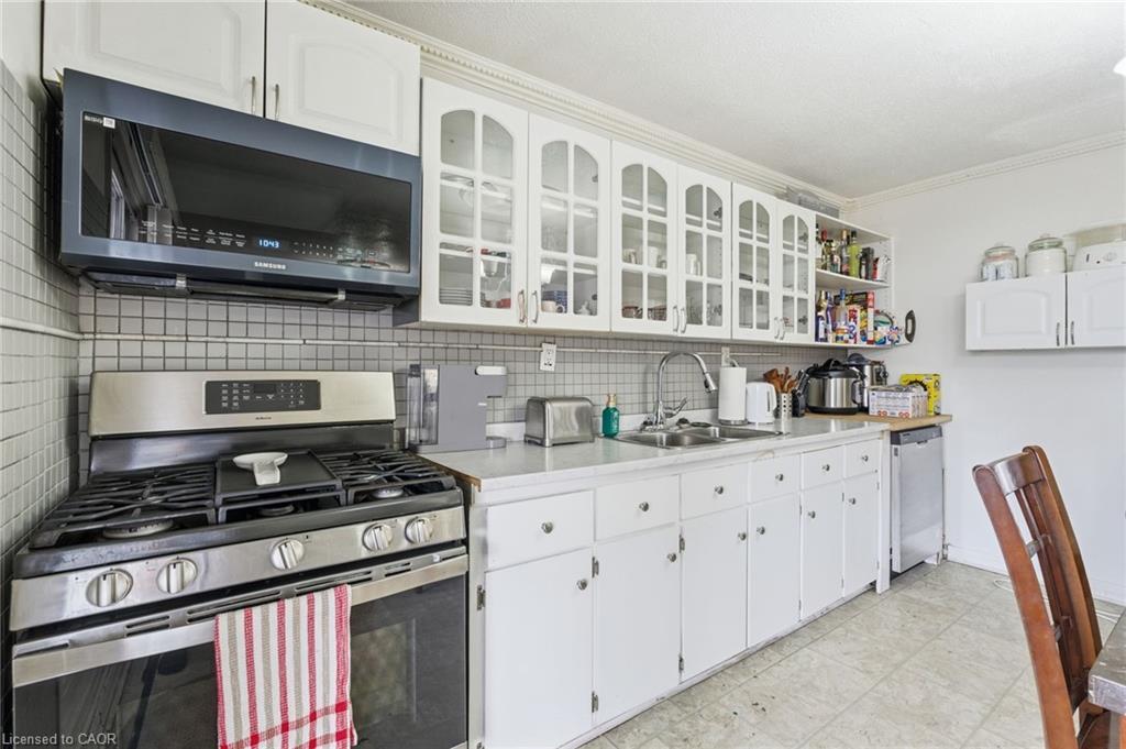 505 Wellington Street N, Hamilton, ON - Indoor Photo Showing Kitchen