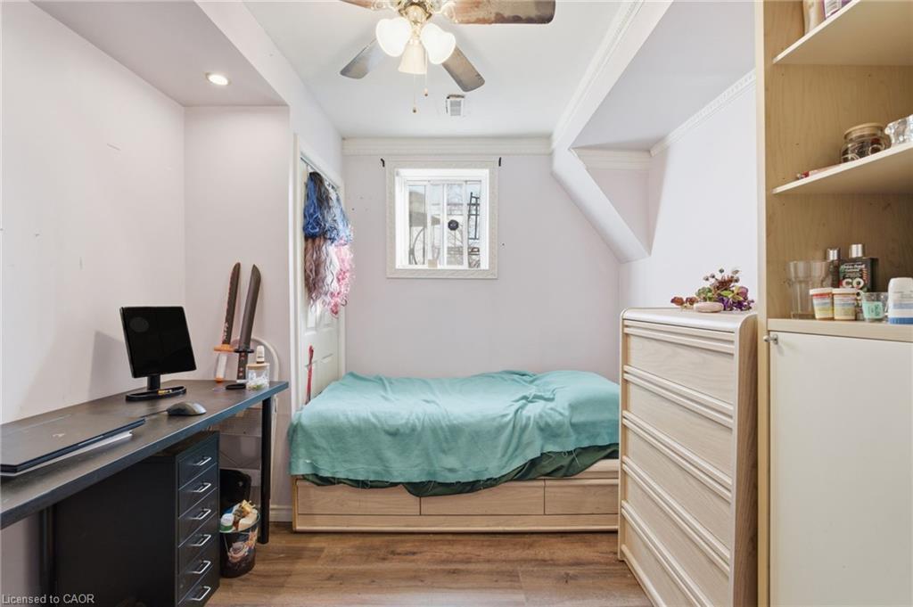 505 Wellington Street N, Hamilton, ON - Indoor Photo Showing Bedroom
