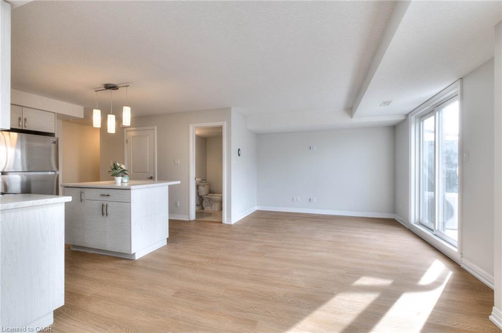 64D-1989 Ottawa Street S, Kitchener, ON - Indoor Photo Showing Kitchen