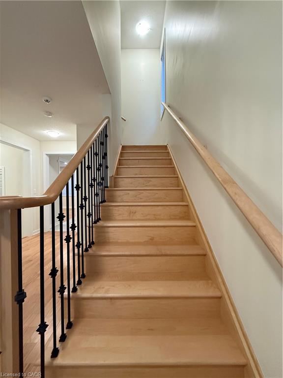 90 Sunflower Crescent, Thorold, ON - Indoor Photo Showing Other Room