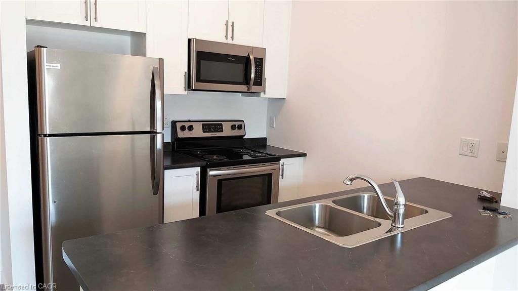 225-101 Shoreview Place, Stoney Creek, ON - Indoor Photo Showing Kitchen With Double Sink