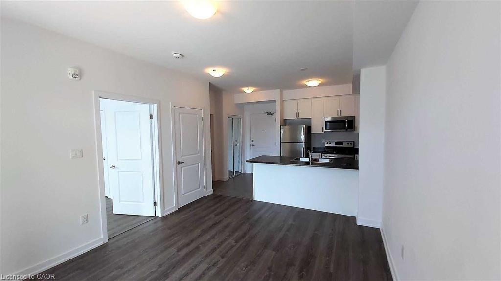 225-101 Shoreview Place, Stoney Creek, ON - Indoor Photo Showing Kitchen