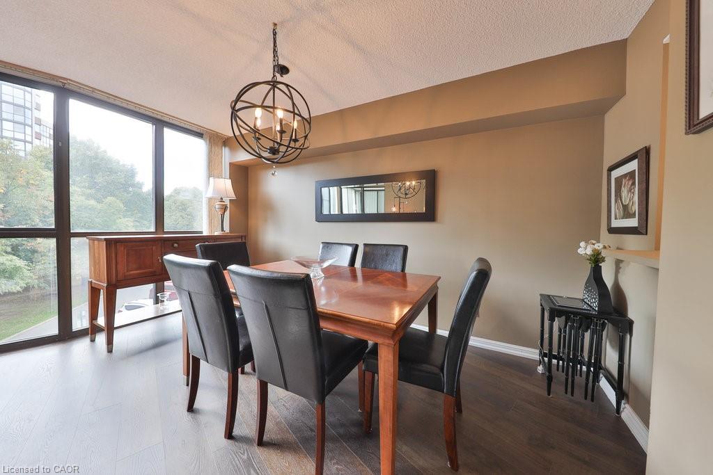 305-1230 Marlborough Court, Oakville, ON - Indoor Photo Showing Dining Room