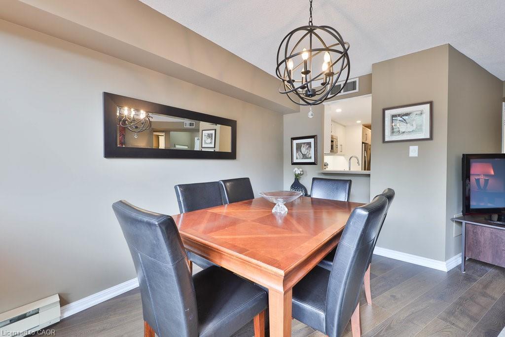 305-1230 Marlborough Court, Oakville, ON - Indoor Photo Showing Dining Room