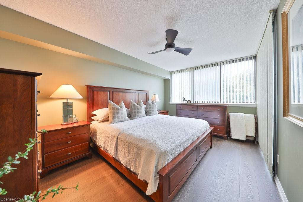 305-1230 Marlborough Court, Oakville, ON - Indoor Photo Showing Bedroom