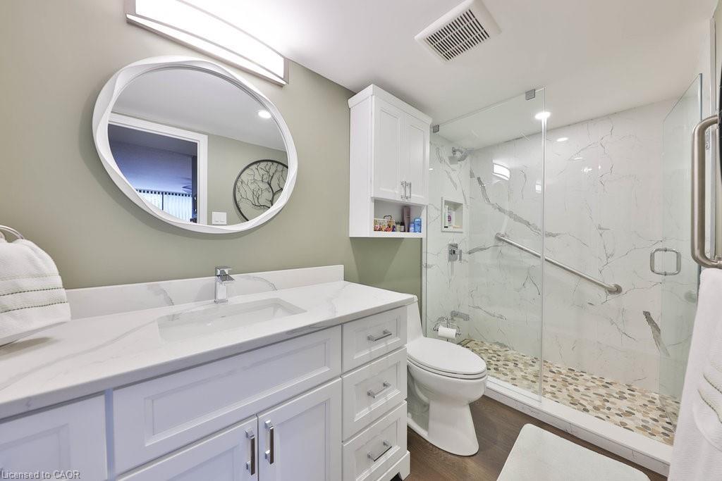 305-1230 Marlborough Court, Oakville, ON - Indoor Photo Showing Bathroom