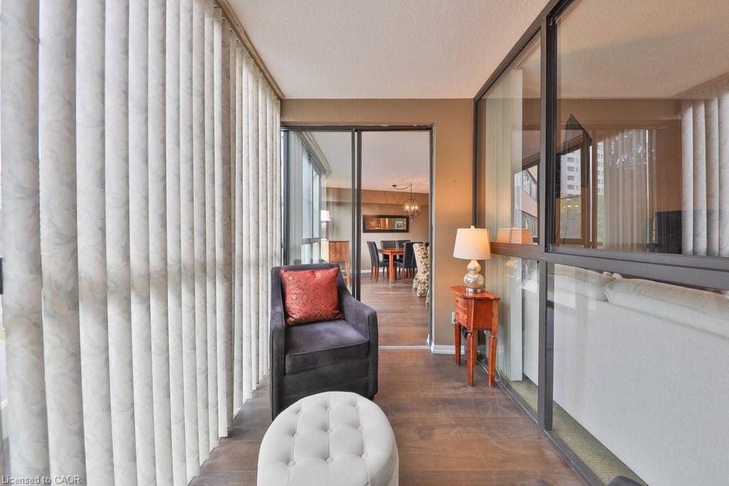 305-1230 Marlborough Court, Oakville, ON - Indoor