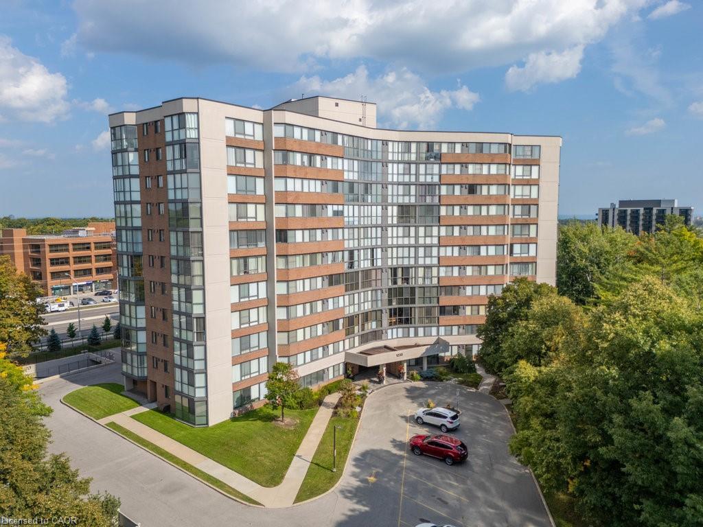 305-1230 Marlborough Court, Oakville, ON - Outdoor With Facade