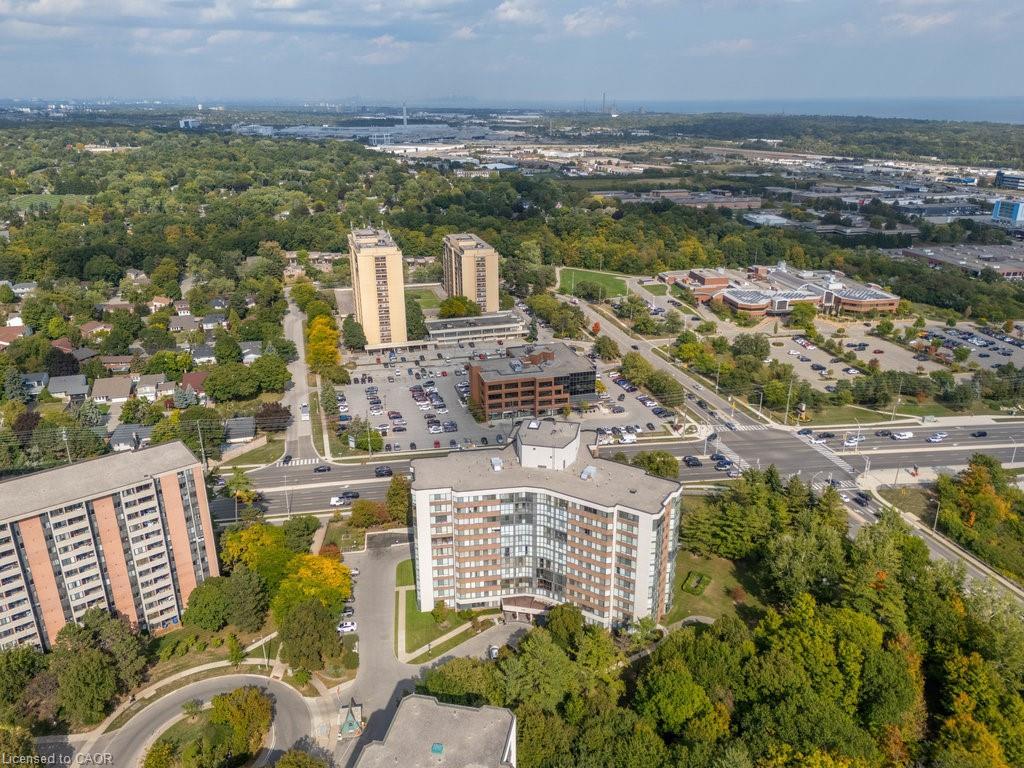 305-1230 Marlborough Court, Oakville, ON - Outdoor With View
